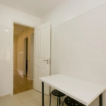Enjoy Martim Moniz B Homestay Lisbon